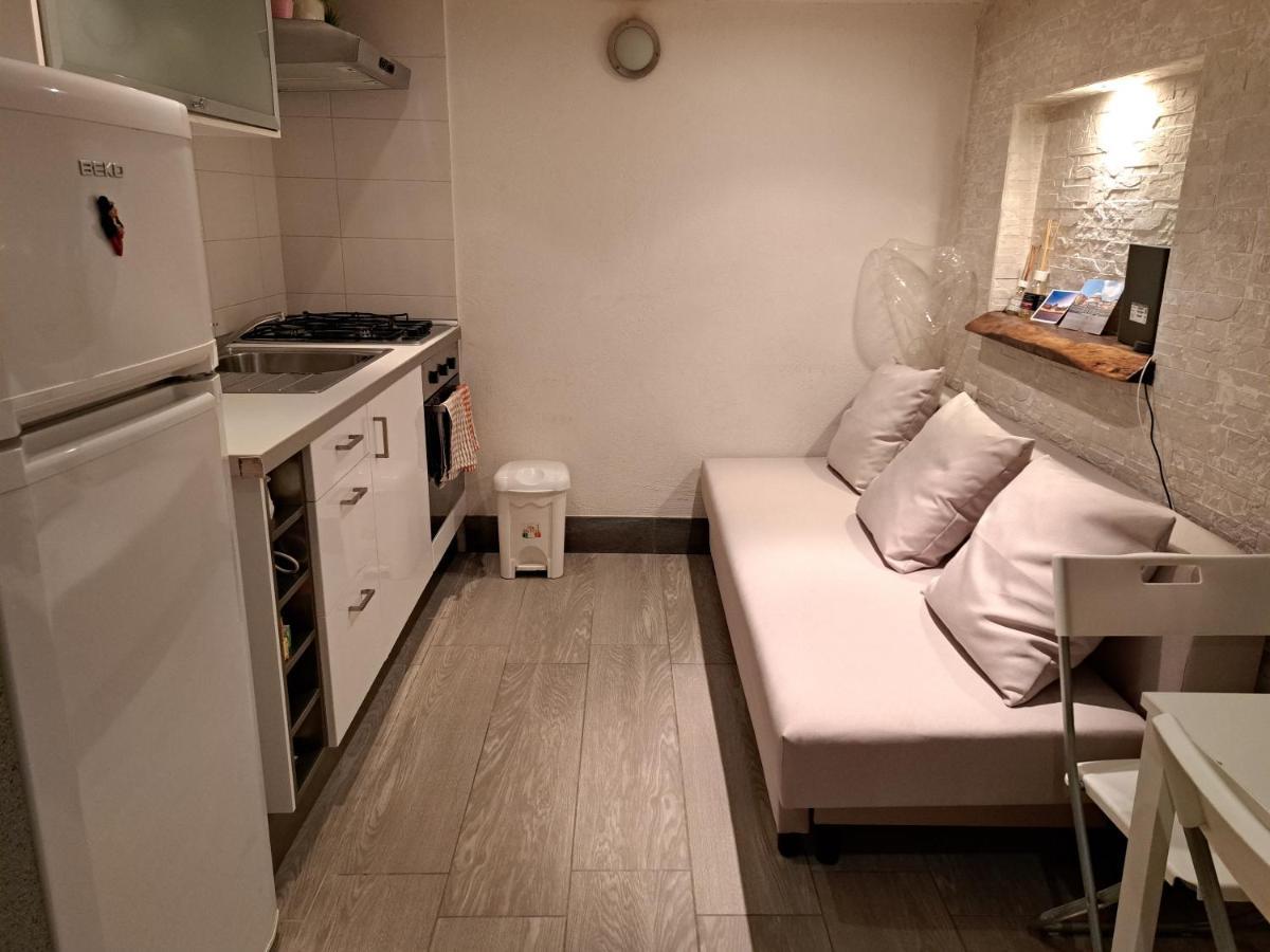 Toledo 27, A Due Passi Da Piazza Del Plebiscito Apartment Napoli Bagian luar foto