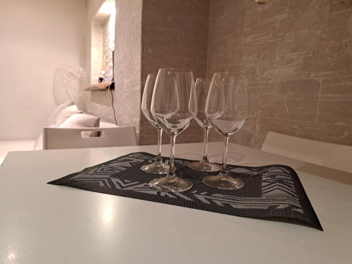 Toledo 27, A Due Passi Da Piazza Del Plebiscito Apartment Napoli Bagian luar foto