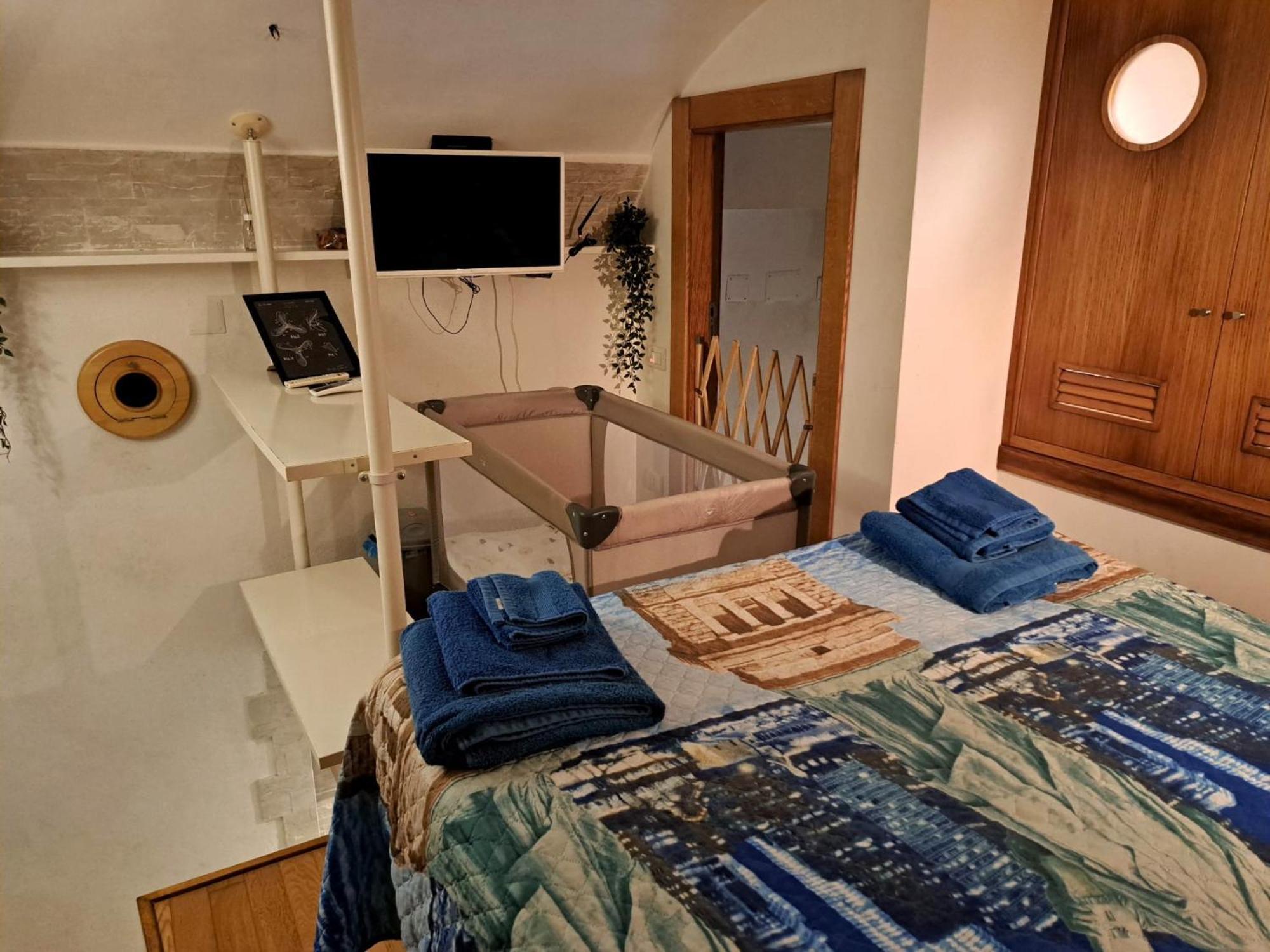 Toledo 27, A Due Passi Da Piazza Del Plebiscito Apartment Napoli Bagian luar foto