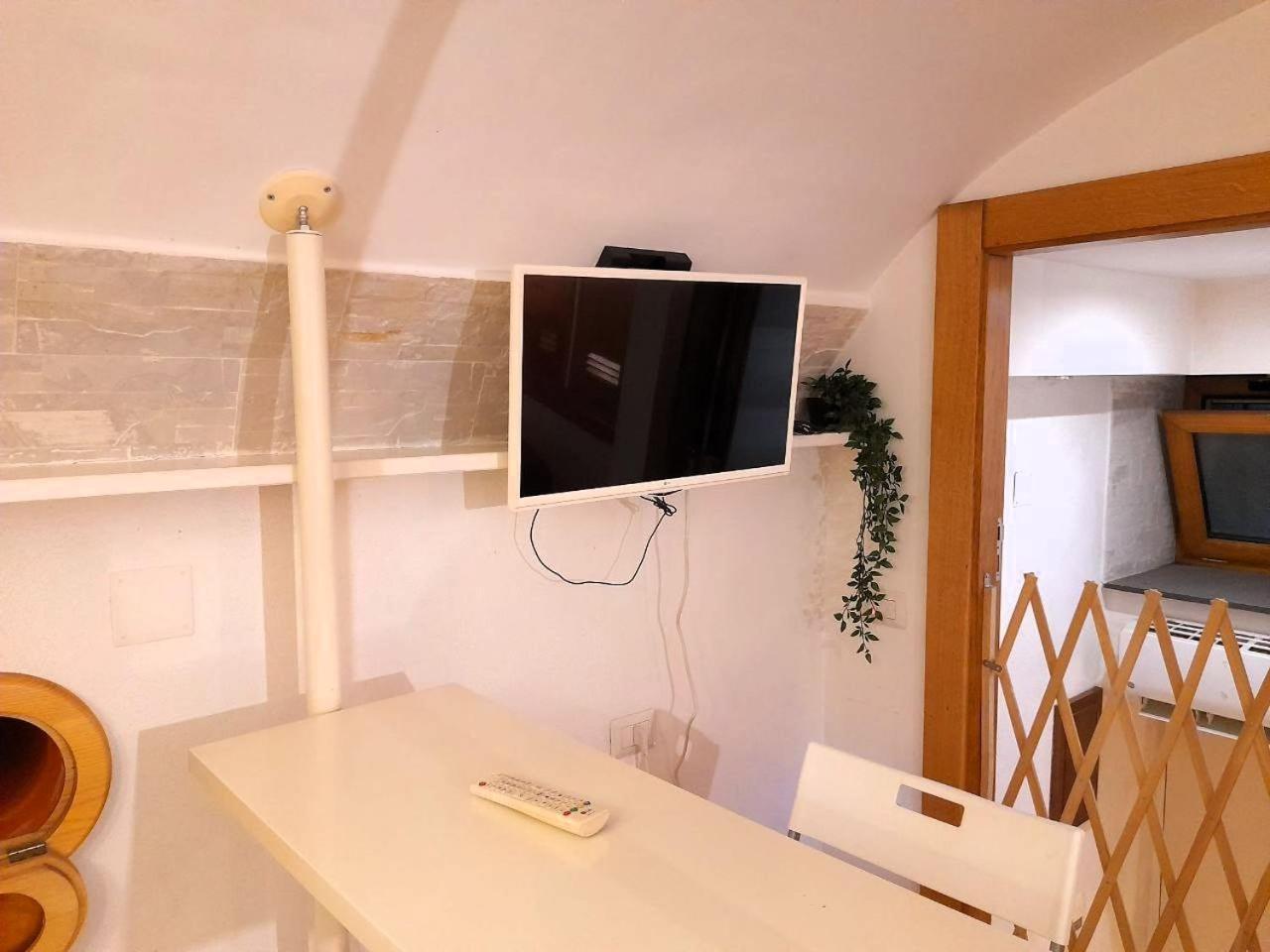 Toledo 27, A Due Passi Da Piazza Del Plebiscito Apartment Napoli Bagian luar foto