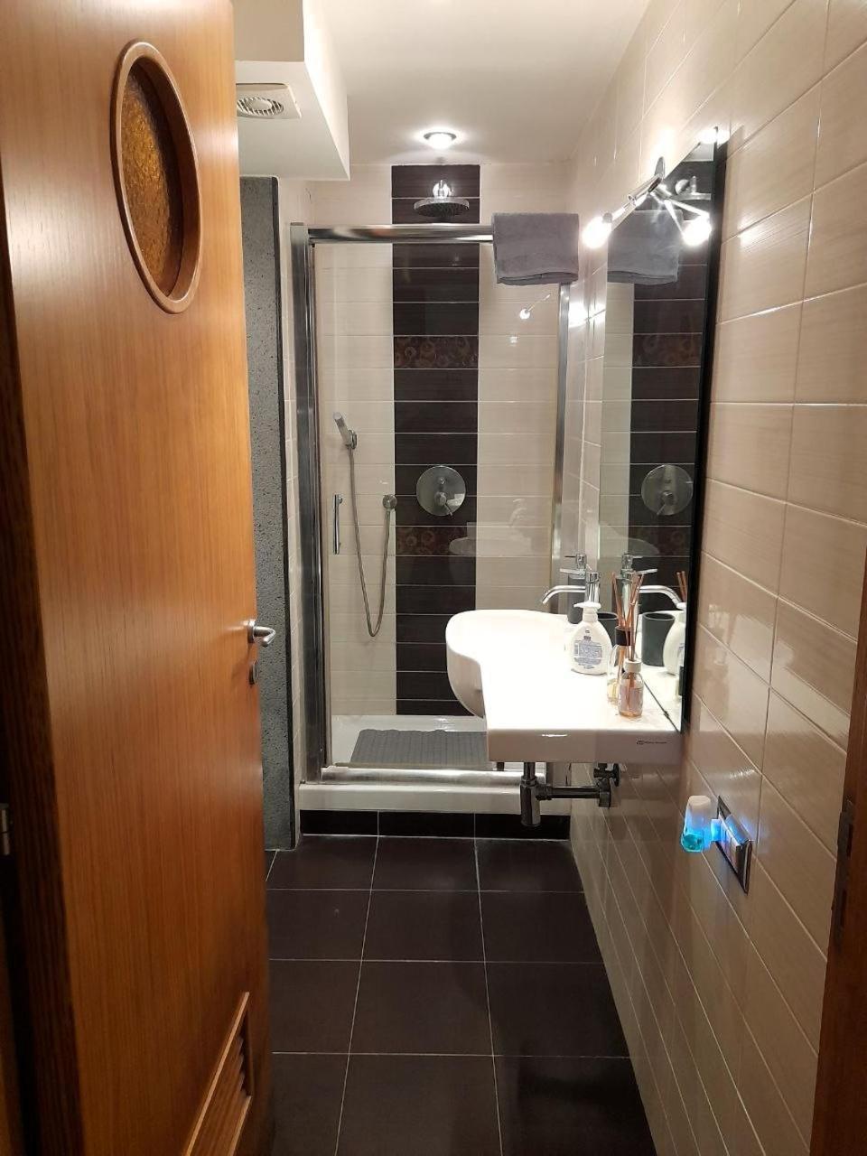 Toledo 27, A Due Passi Da Piazza Del Plebiscito Apartment Napoli Bagian luar foto