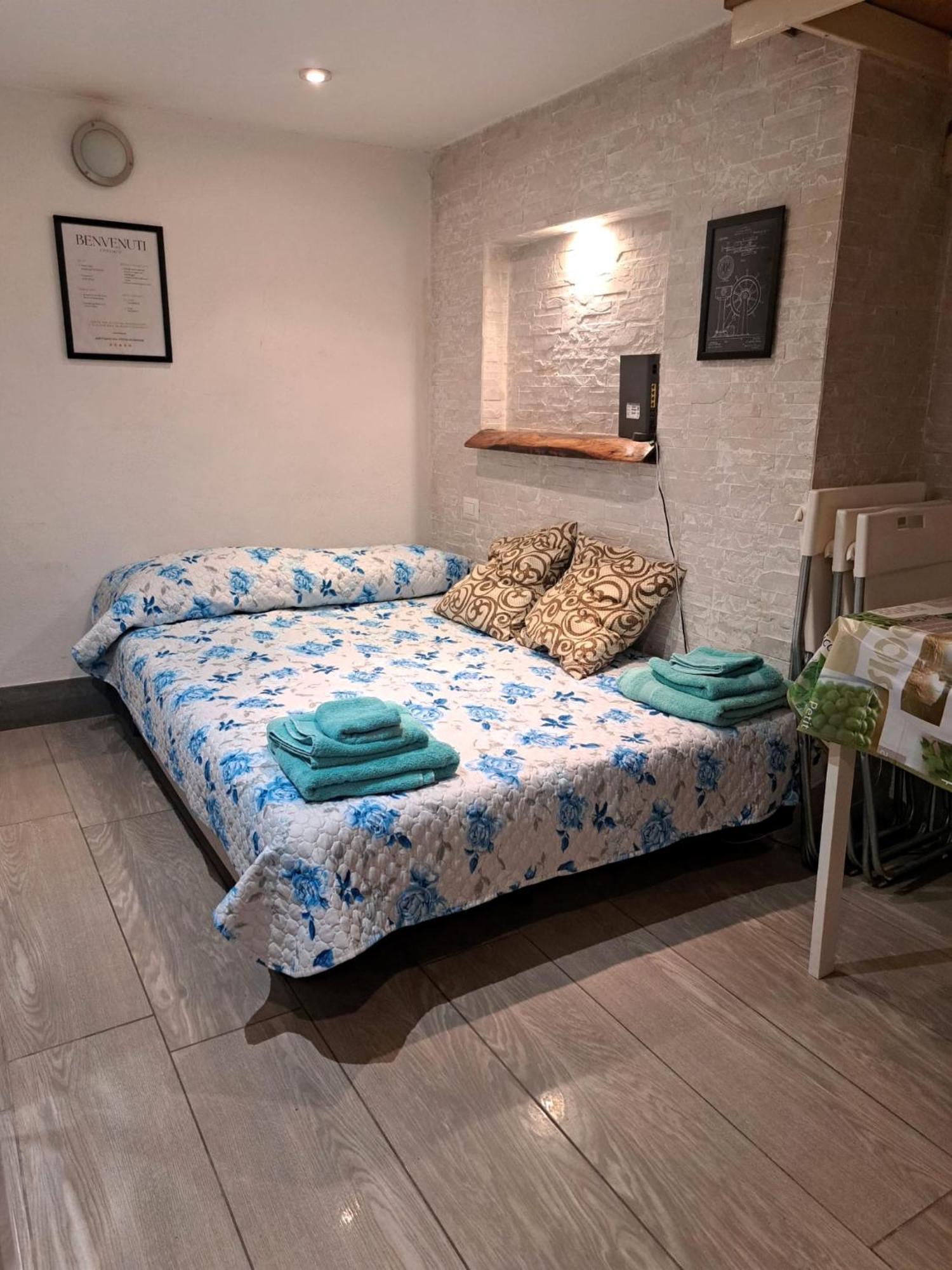 Toledo 27, A Due Passi Da Piazza Del Plebiscito Apartment Napoli Bagian luar foto