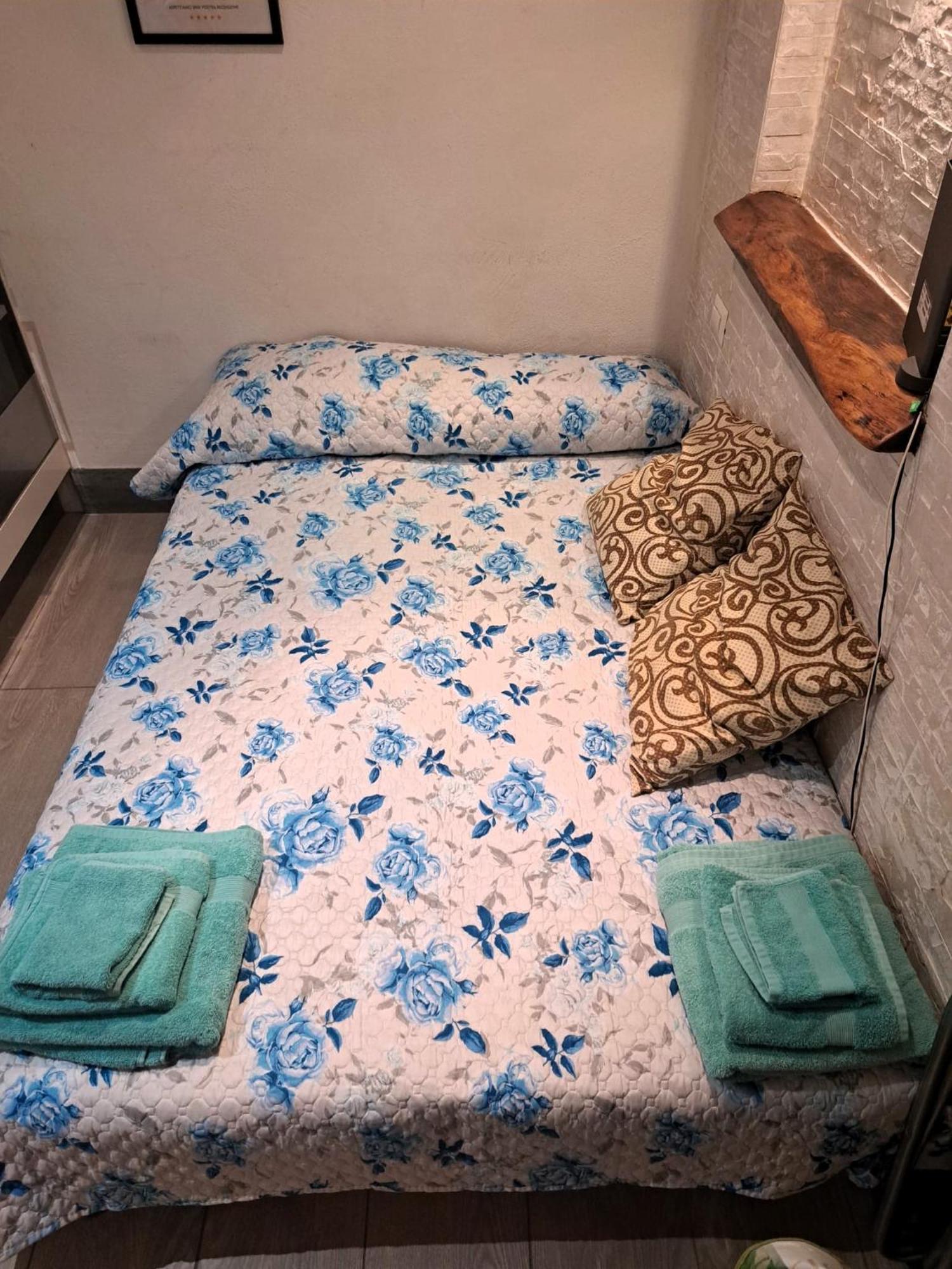 Toledo 27, A Due Passi Da Piazza Del Plebiscito Apartment Napoli Bagian luar foto